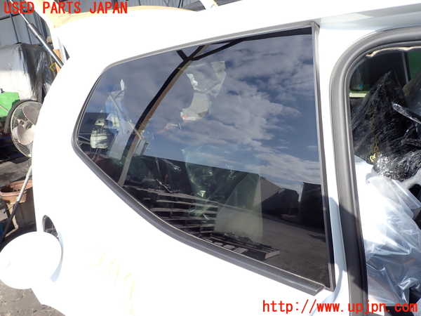 2UPJ-36441380]VW up! GTI(アップ GTI)(AADKR)右クォーターガラス (43R-001595) 中古_m0001.jpg
