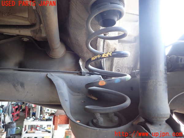 2UPJ-36445100]VW up! GTI(アップ GTI)(AADKR)右リアスプリング 中古_m0001.jpg