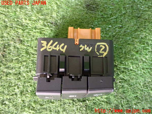 2UPJ-36446307]VW up! GTI(アップ GTI)(AADKR)スイッチ2 (シート) 中古_m0002.jpg