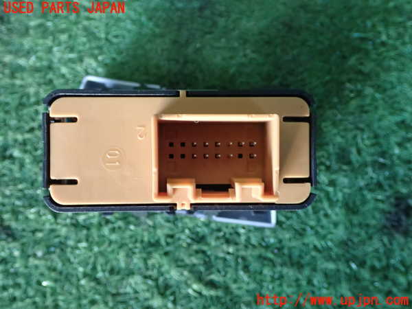 2UPJ-36446307]VW up! GTI(アップ GTI)(AADKR)スイッチ2 (シート) 中古_m0003.jpg