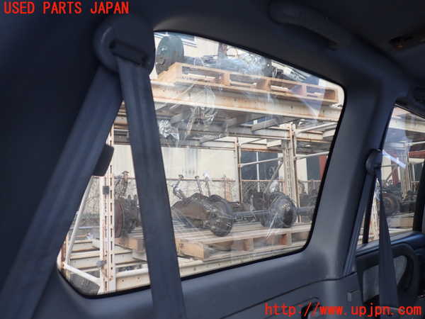 5UPJ-36521382]ランクル100系(UZJ100W)左クォーターガラス 中古(43R-00073 M2E45)_m0002.jpg