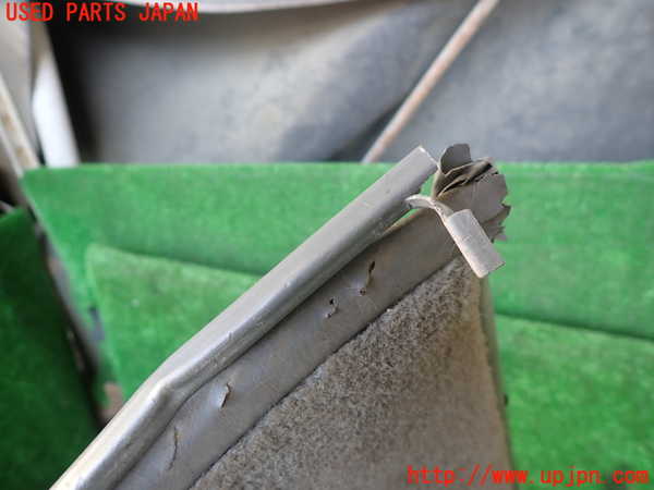 1UPJ-36521504]ランクル100系(UZJ100W)トランク内トリム 中古_m0003.jpg