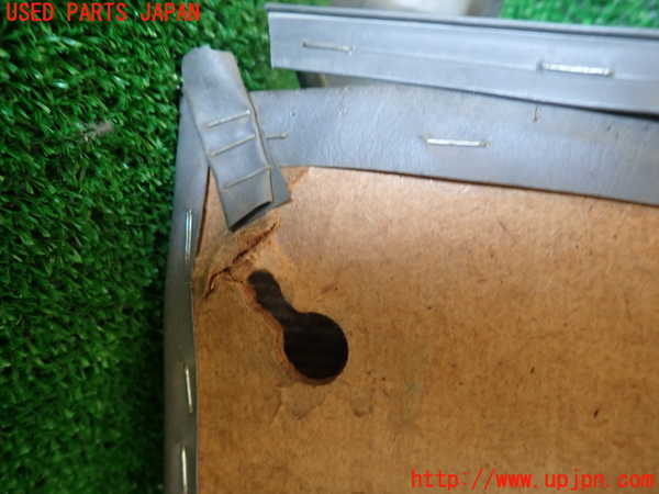 1UPJ-36521504]ランクル100系(UZJ100W)トランク内トリム 中古_m0004.jpg