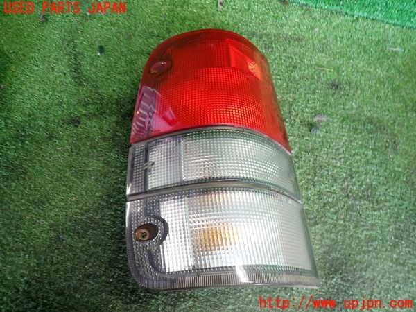2UPJ-36551530]ビッグホーン(UBS73GW)右テールランプ 中古_m0001.jpg