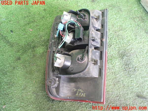 2UPJ-36551530]ビッグホーン(UBS73GW)右テールランプ 中古_m0003.jpg
