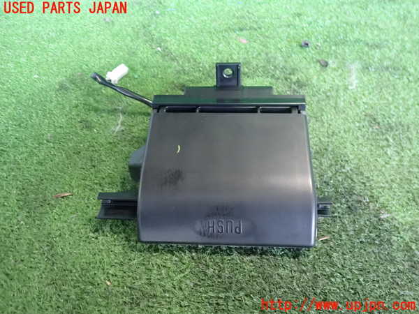 2UPJ-36557821]ビッグホーン(UBS73GW)灰皿1 中古_m0001.jpg