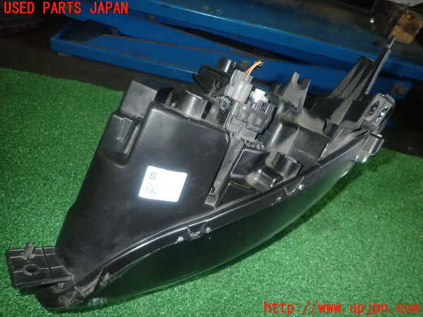 1UPJ-36561132]アバルト・124スパイダー(NF2EK)左ヘッドライト LED 中古_m0003.jpg