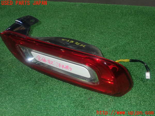 1UPJ-36561530]アバルト・124スパイダー(NF2EK)右テールランプ 中古_m0001.jpg