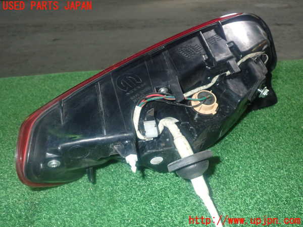 1UPJ-36561536]アバルト・124スパイダー(NF2EK)左テールランプ 中古_m0002.jpg