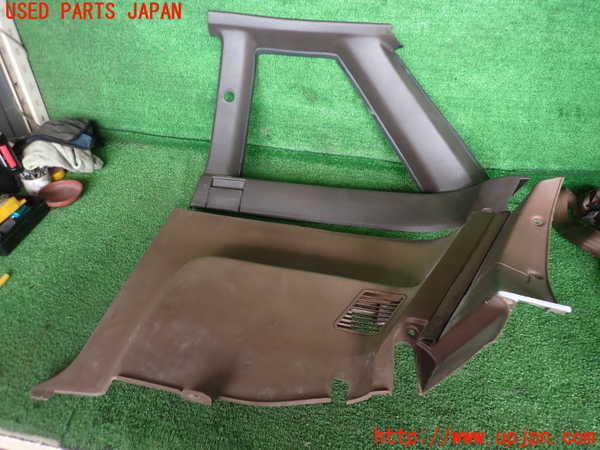 2UPJ-36577675]アルシオーネ(AX7)右リアピラートリム 中古_m0001.jpg