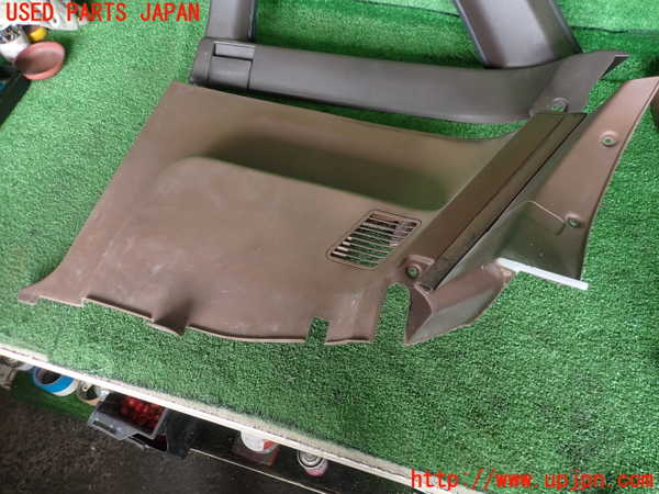 2UPJ-36577675]アルシオーネ(AX7)右リアピラートリム 中古_m0003.jpg