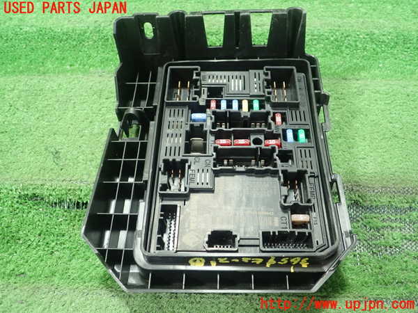 5UPJ-36596741]ルノー・ルーテシア(クリオ)(BJAH5H)ヒューズボックス1(EGルーム内助手席側) 中古_m0002.jpg