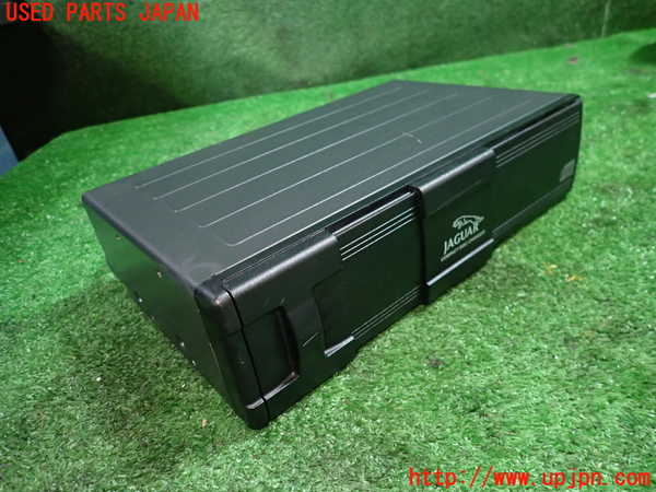 1UPJ-36606505]ジャガー・XKシリーズ(J413A)CDチェンジャー 中古_m0001.jpg