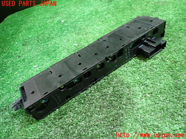 1UPJ-36606306]ジャガー・XKシリーズ(J413A)スイッチ1 (DSC OFF、シートヒーター、フォグ、ハザード) 中古_m0002.jpg