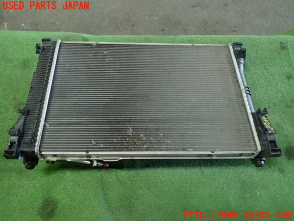 1UPJ-36622321]ベンツ CLS350 C218(218359)ラジエーター1 中古_m0001.jpg