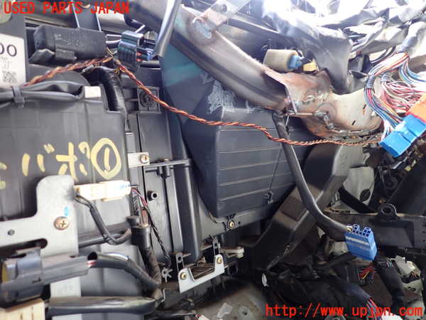 1UPJ-36666081]ハイエースワゴン100系(KZH100G)エバポレーター1(フロント) 中古_m0002.jpg
