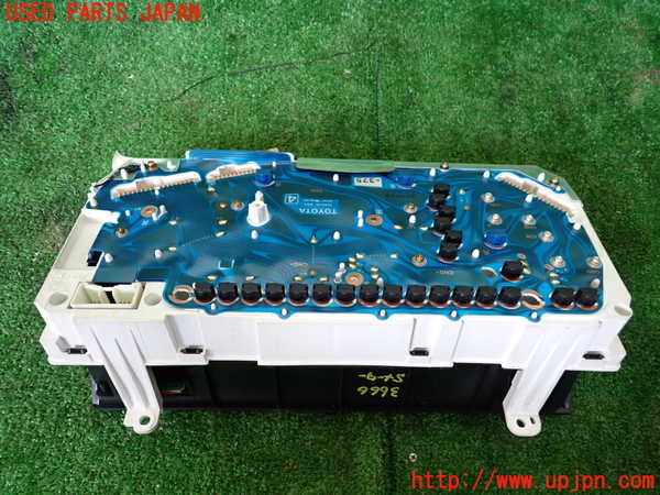 1UPJ-36666170]ハイエースワゴン100系(KZH100G)スピードメーター 中古_m0002.jpg