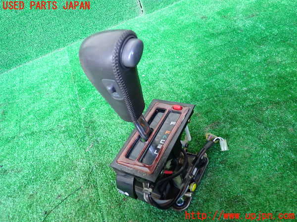 1UPJ-36667555]ハイエースワゴン100系(KZH100G)ATシフトレバー 中古_m0001.jpg