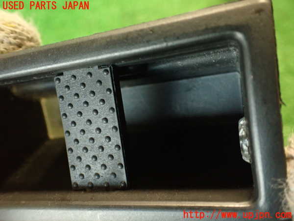 2UPJ-36677821]アルファロメオ・147 GTA(937AXL)灰皿1 中古_m0004.jpg