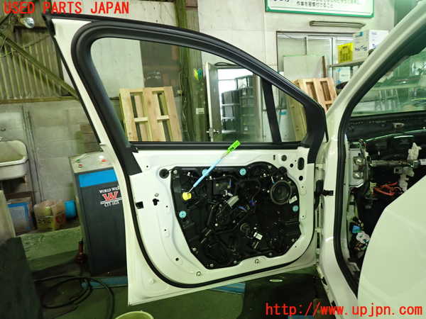 5UPJ-36801260]BMW 218i アクティブツアラー U06(62BX15)左前ドア FUYAO M5385 中古_m0005.jpg
