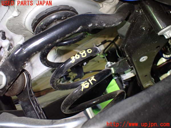 5UPJ-36805100]BMW 218i アクティブツアラー U06(62BX15)右リアスプリング 中古_m0001.jpg