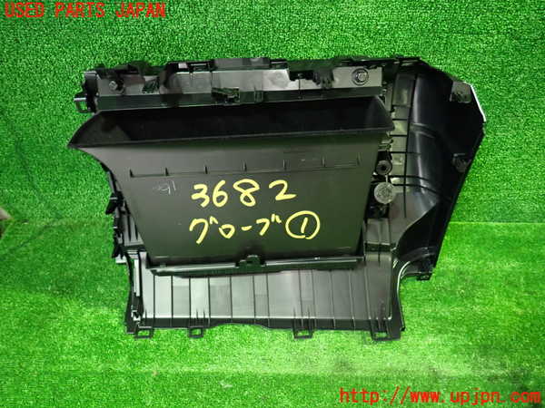 1UPJ-36827516]アルファード(AGH30W)グローブボックス1 中古_m0003.jpg