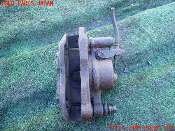 1UPJ-36844080]デリカ スターワゴン(P25W)右フロントキャリパー 中古_m0002.jpg