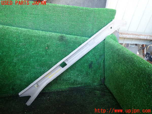 1UPJ-36847660]デリカ スターワゴン(P25W)左フロントピラートリム 中古_m0002.jpg
