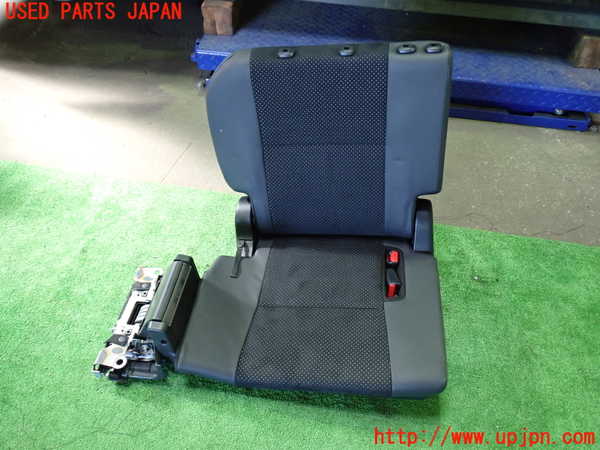 1UPJ-36887235]ヴォクシー(ノア)(ZRR80W)右3列目シート 中古_m0001.jpg