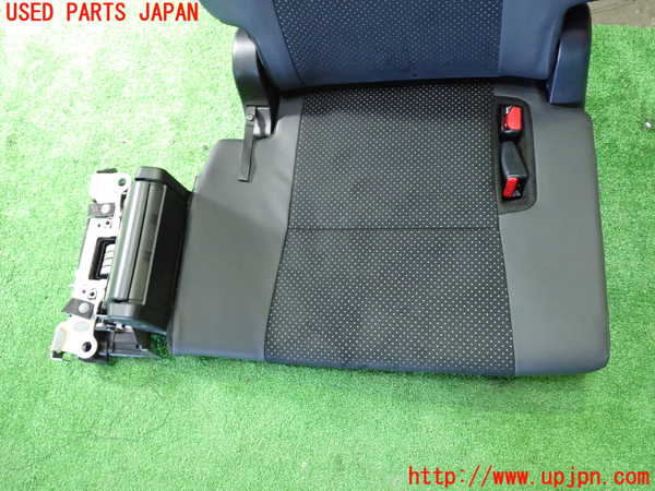 1UPJ-36887235]ヴォクシー(ノア)(ZRR80W)右3列目シート 中古_m0003.jpg
