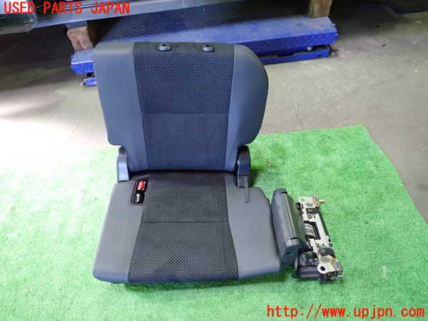 1UPJ-36887265]ヴォクシー(ノア)(ZRR80W)左3列目シート 中古_m0001.jpg