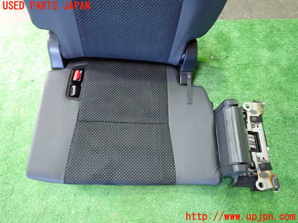1UPJ-36887265]ヴォクシー(ノア)(ZRR80W)左3列目シート 中古_m0003.jpg