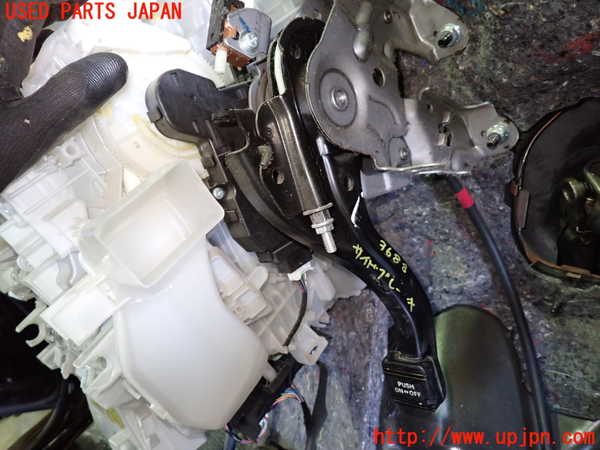 1UPJ-36887550]ヴォクシー(ノア)(ZRR80W)サイドブレーキレバー 中古_m0001.jpg