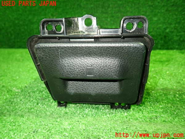 1UPJ-36887810]ヴォクシー(ノア)(ZRR80W)ドリンクホルダー 中古_m0001.jpg