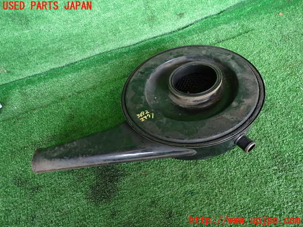 2UPJ-36922560]グロリア タテグロ(PA30)エアクリーナーボックス 中古_m0003.jpg