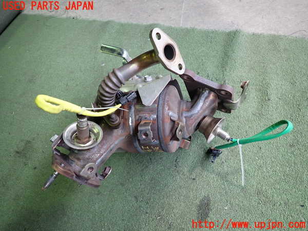 2UPJ-36932041]アウトランダーPHEV(GN0W)エキマニ1 (触媒 マニバーター) 中古_m0002.jpg