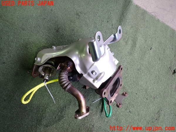 2UPJ-36932041]アウトランダーPHEV(GN0W)エキマニ1 (触媒 マニバーター) 中古_m0003.jpg