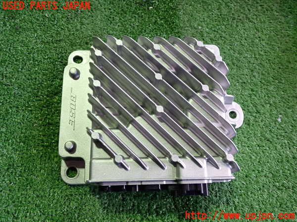 2UPJ-36936525]アウトランダーPHEV(GN0W)アンプ 中古_m0001.jpg