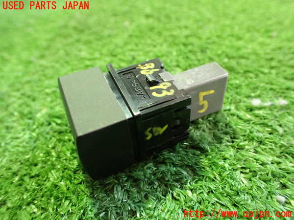 5UPJ-36936310]アウトランダーPHEV(GN0W)スイッチ5 (トランク) 中古_m0002.jpg