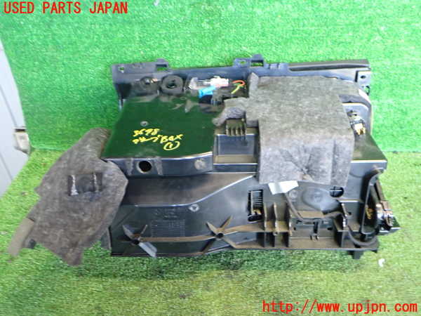 2UPJ-36987516]ベンツ E350 W212(212056C)グローブボックス1 中古_m0004.jpg