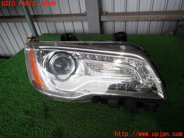 2UPJ-36991130]クライスラー・300(LX36)右ヘッドライト HID 中古_m0001.jpg