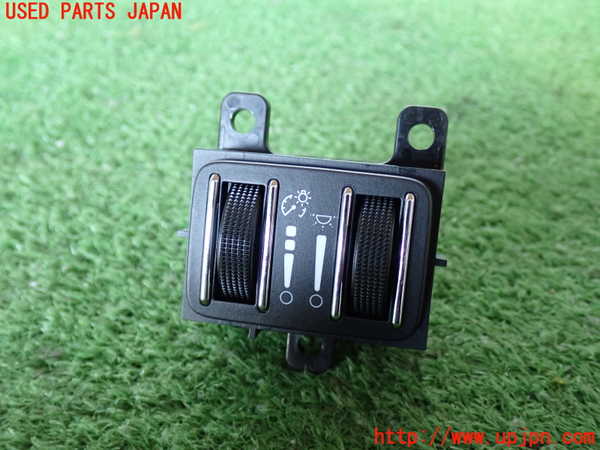 5UPJ-36996306]クライスラー・300(LX36)スイッチ1 (調光) 中古_m0001.jpg