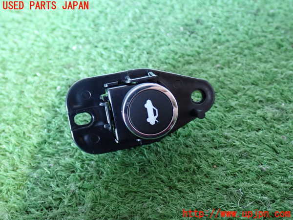 5UPJ-36996307]クライスラー・300(LX36)スイッチ2 (トランク) 中古_m0001.jpg
