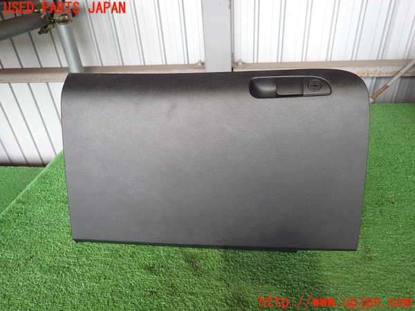 2UPJ-36997516]クライスラー・300(LX36)グローブボックス1 中古_m0001.jpg