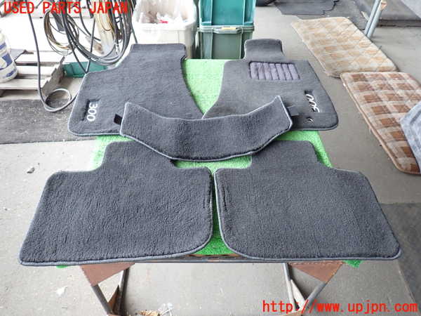 2UPJ-36997800]クライスラー・300(LX36)フロアマット 中古_m0001.jpg