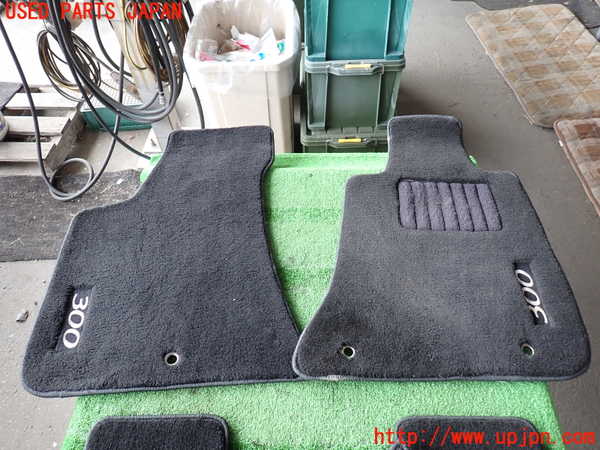 2UPJ-36997800]クライスラー・300(LX36)フロアマット 中古_m0002.jpg