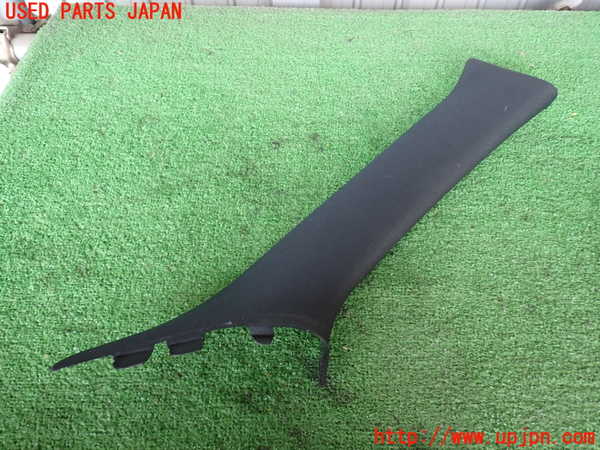 2UPJ-36997655]クライスラー・300(LX36)右フロントピラートリム 中古_m0001.jpg