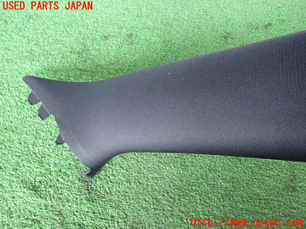 2UPJ-36997655]クライスラー・300(LX36)右フロントピラートリム 中古_m0002.jpg