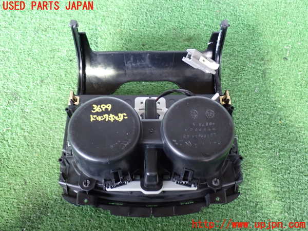 2UPJ-36997810]クライスラー・300(LX36)ドリンクホルダー 中古_m0003.jpg