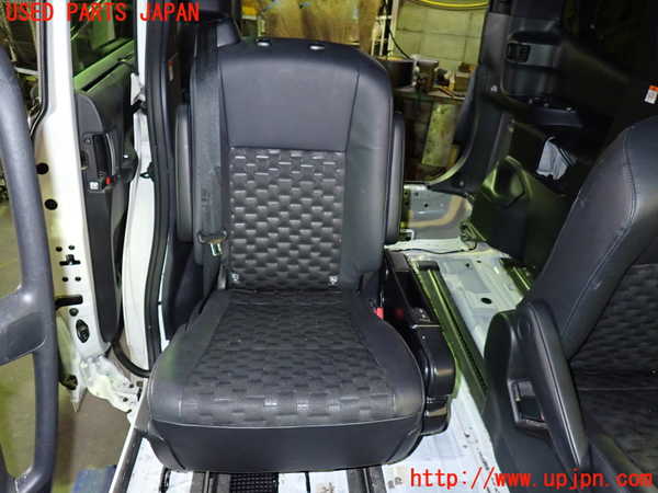 5UPJ-37027145]ヴォクシー(ノア)(MZRA90W)右2列目シート 中古_m0001.jpg
